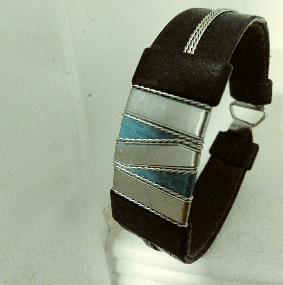 Leather bracelete .black